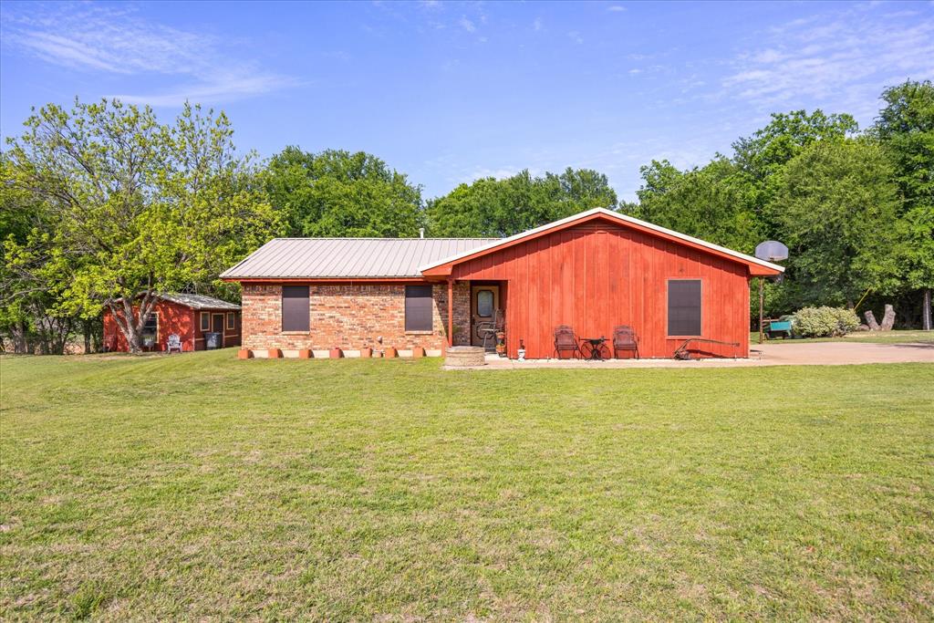 607 E Elm Street Property Photo