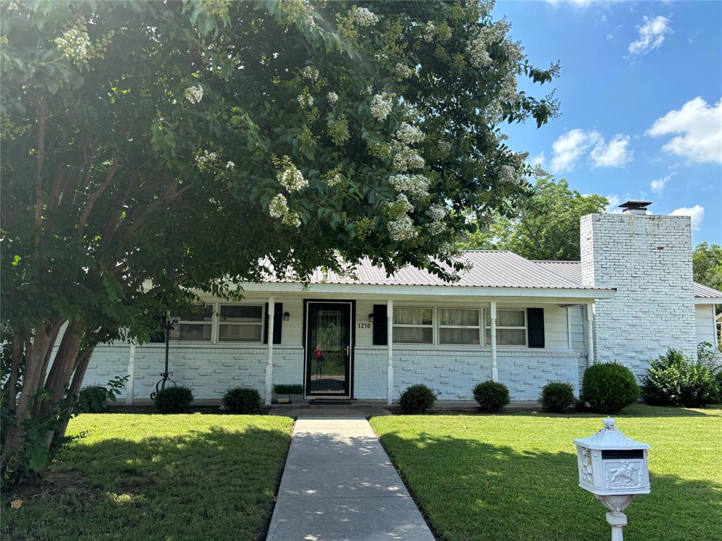 1210 N Lamb Property Photo