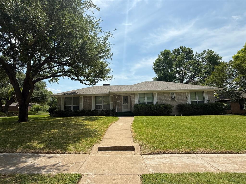 946 Blue Lake Circle Property Photo