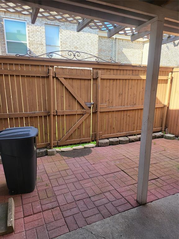 208 Village North Drive Property Photo 1