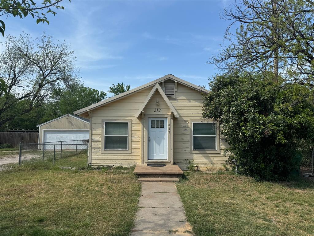 212 E Valley Street Property Photo