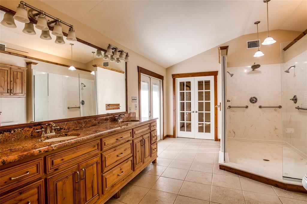 9470 S Highway 377 Property Photo 11