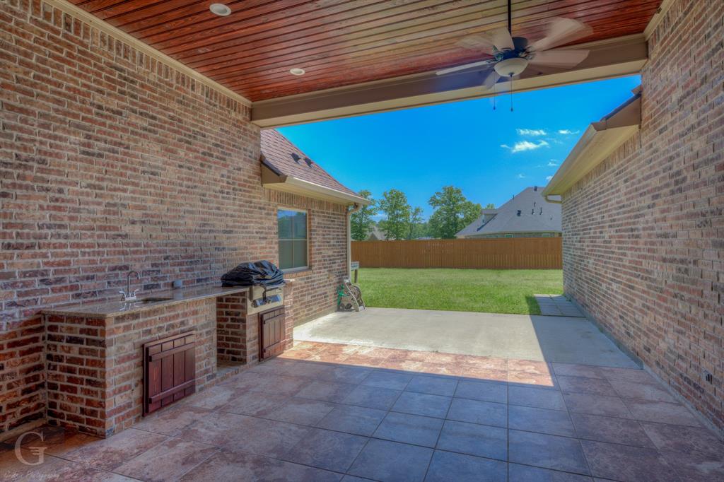 9973 Burgundy Oaks Drive Property Photo 5