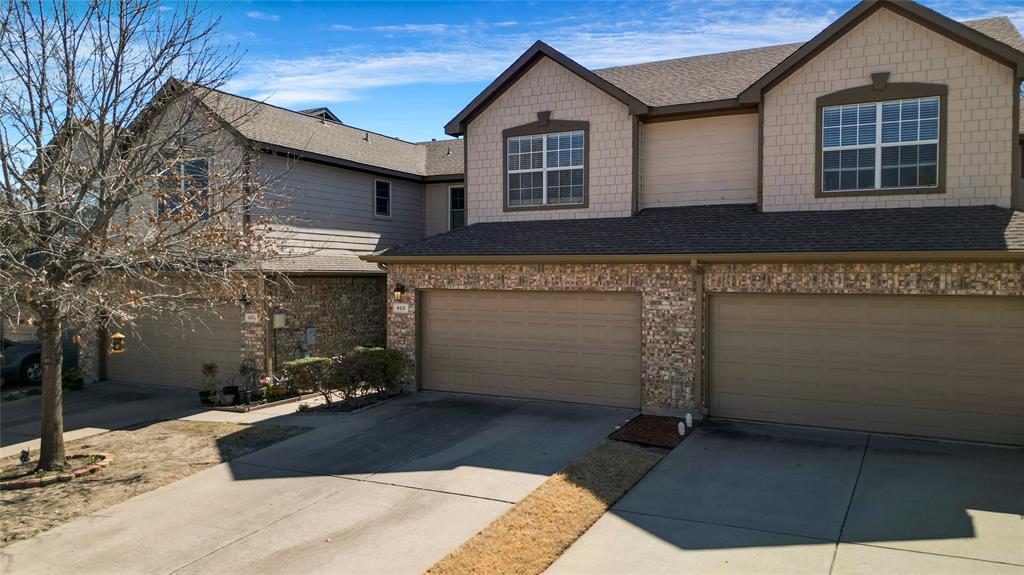 908 Englewood Lane Property Photo