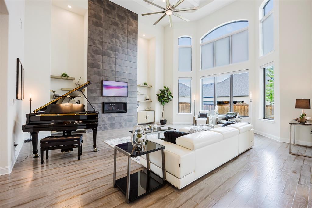 929 Sydney Lane Property Photo