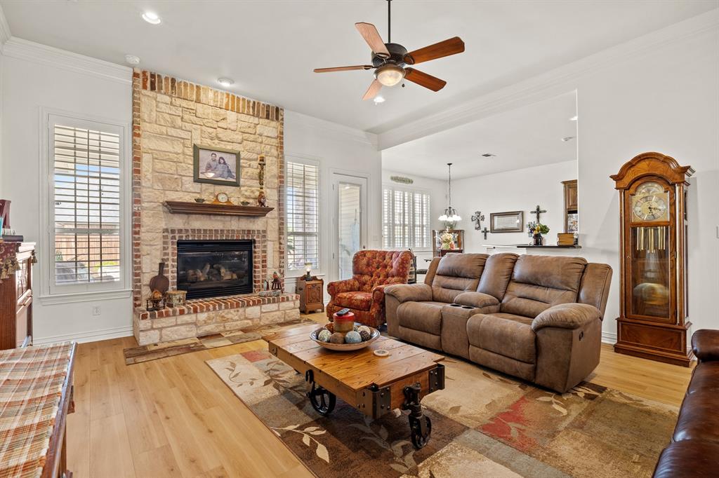 1023 Addison Avenue Property Photo 4