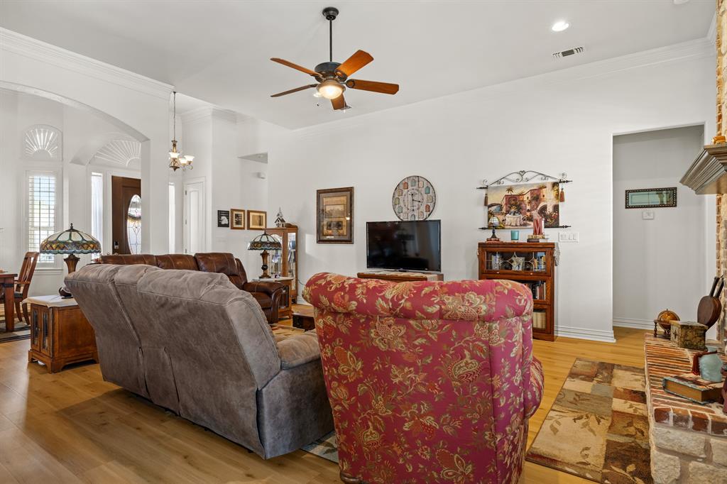 1023 Addison Avenue Property Photo 6
