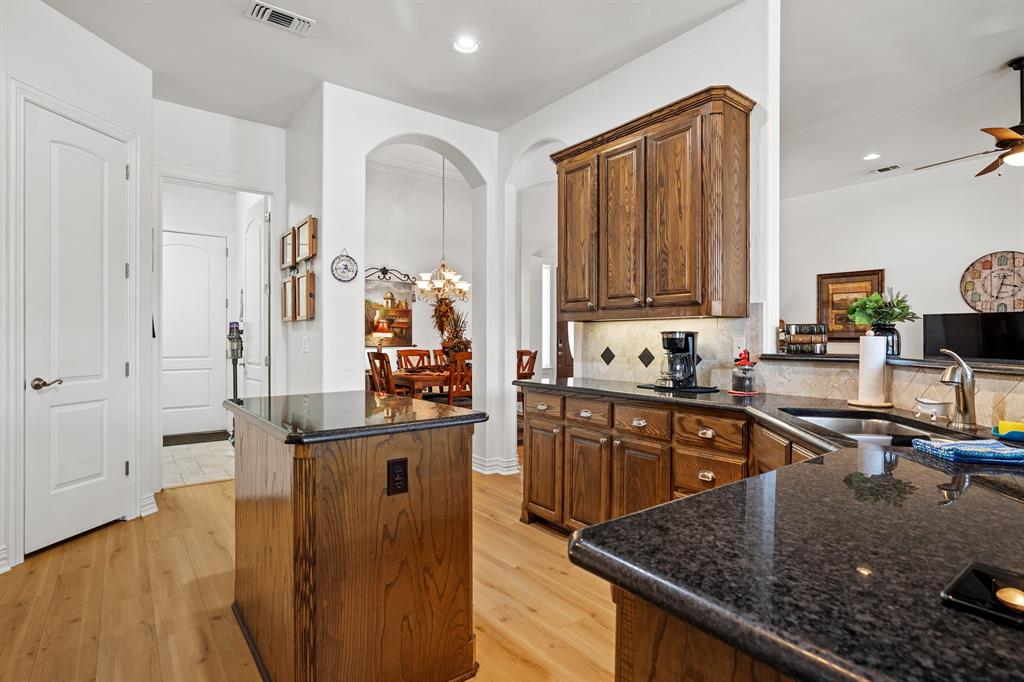 1023 Addison Avenue Property Photo 10