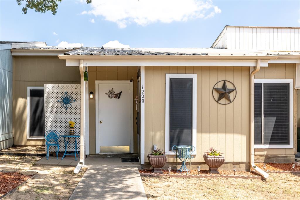 1229 Elm Court Property Photo