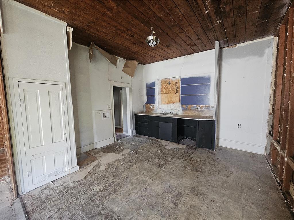 703 Chilton Street Property Photo 8