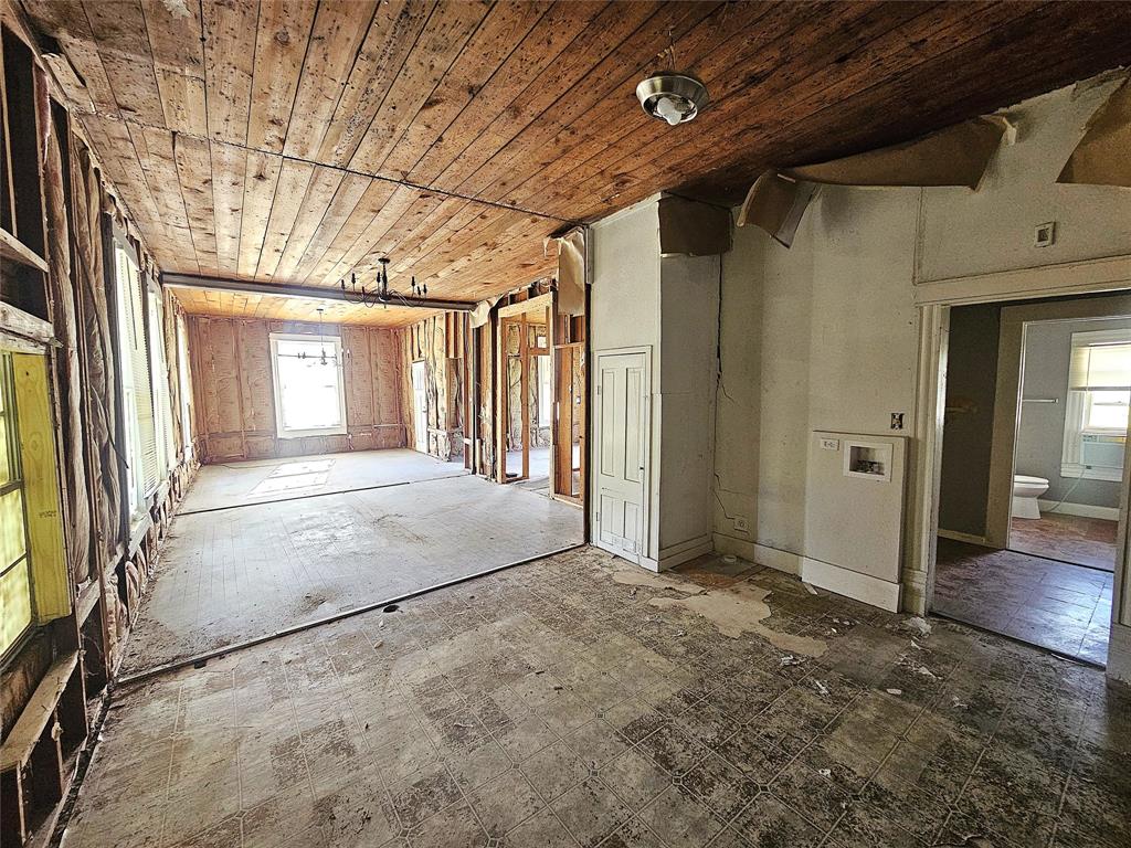 703 Chilton Street Property Photo 10