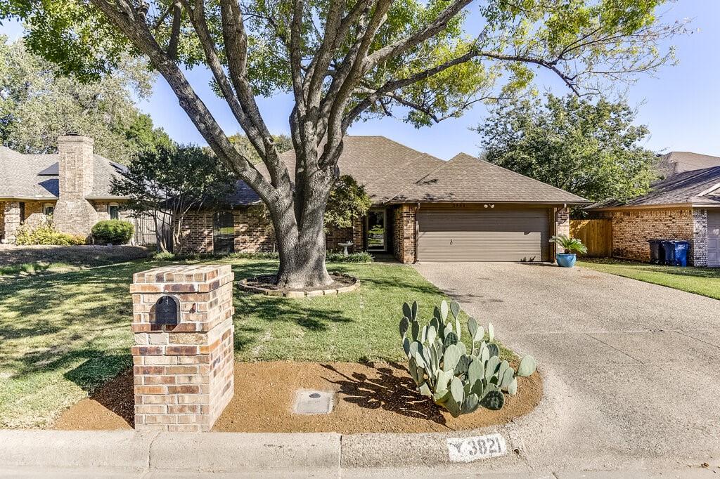 3821 Devonaire Drive Property Photo