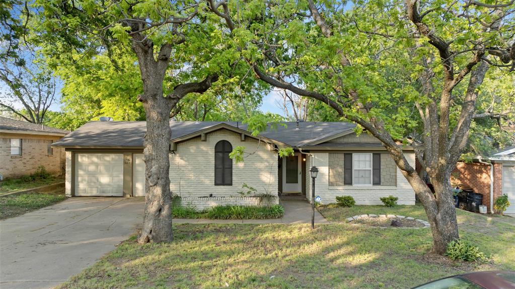 624 Nw Lorna Street Property Photo
