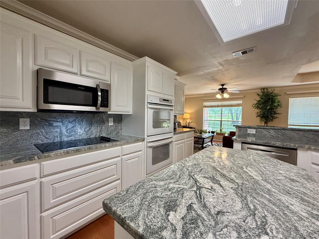 1025 Oak Hollow Lane Property Photo 1