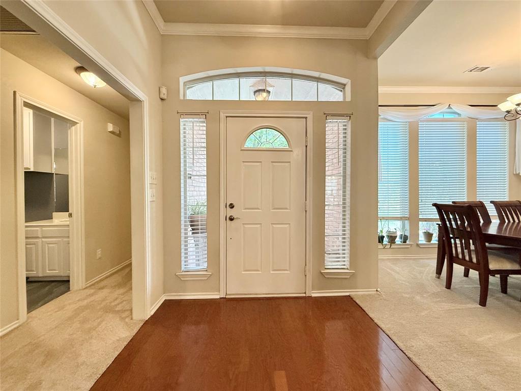 1025 Oak Hollow Lane Property Photo 2