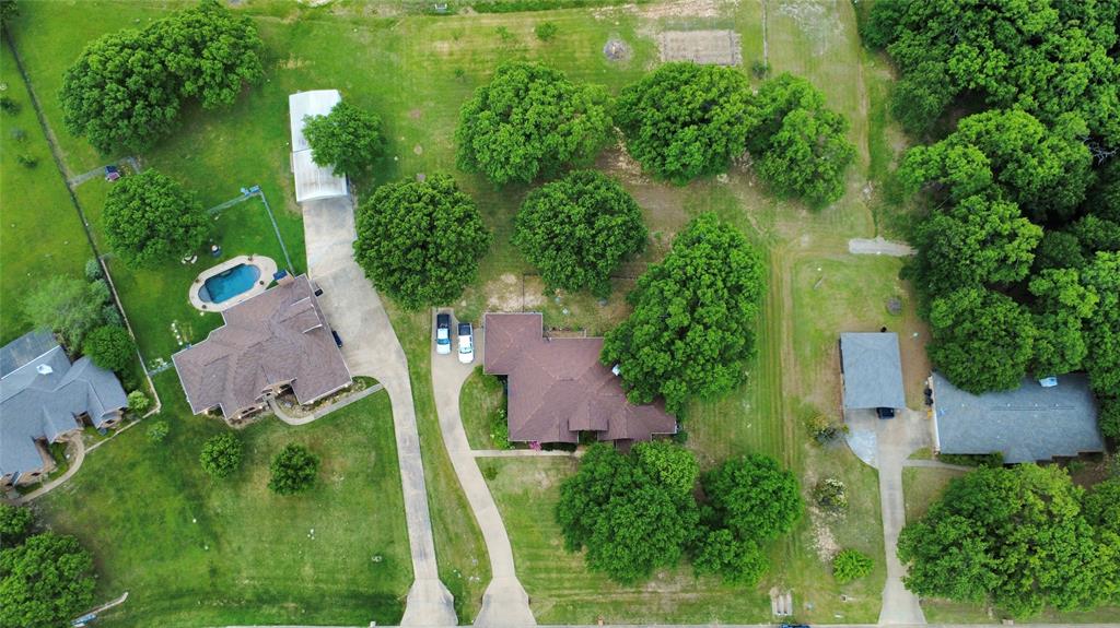 1025 Oak Hollow Lane Property Photo 4