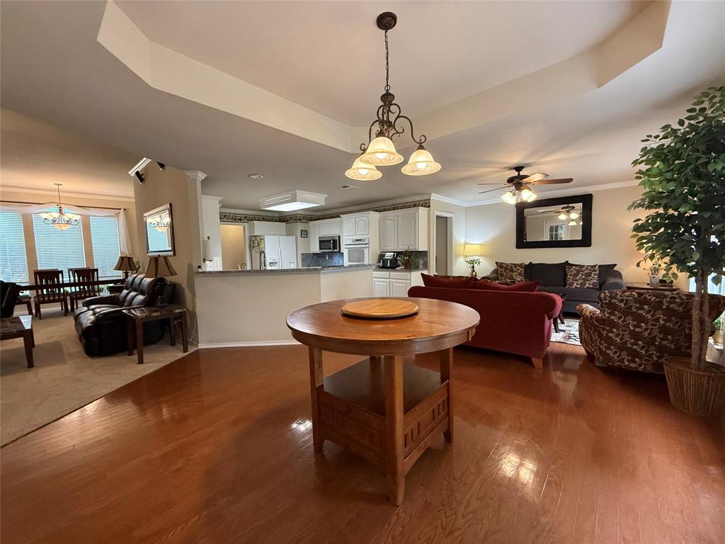 1025 Oak Hollow Lane Property Photo 7