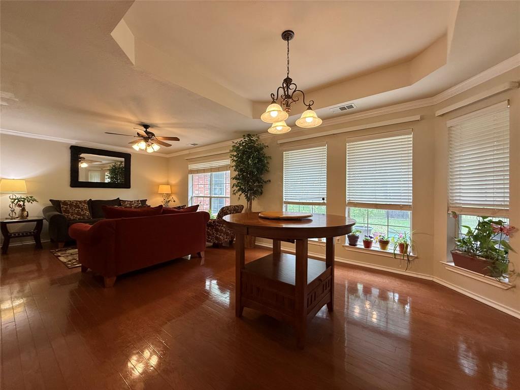 1025 Oak Hollow Lane Property Photo 9