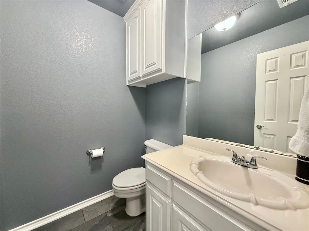 1025 Oak Hollow Lane Property Photo 29