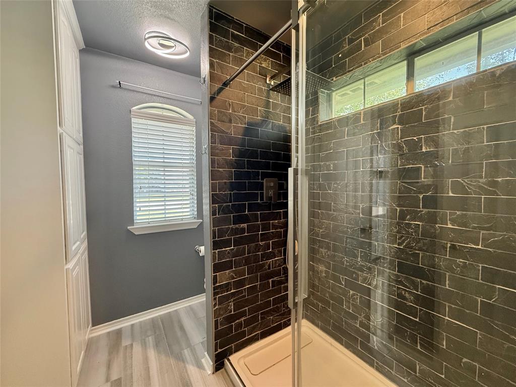 1025 Oak Hollow Lane Property Photo 30