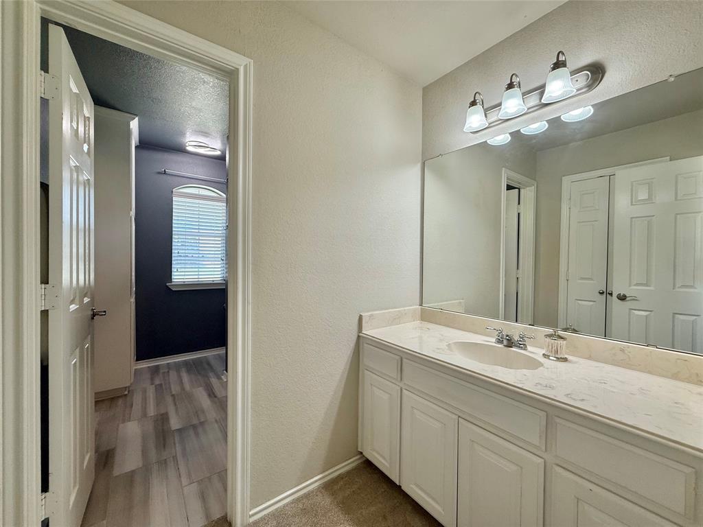 1025 Oak Hollow Lane Property Photo 32