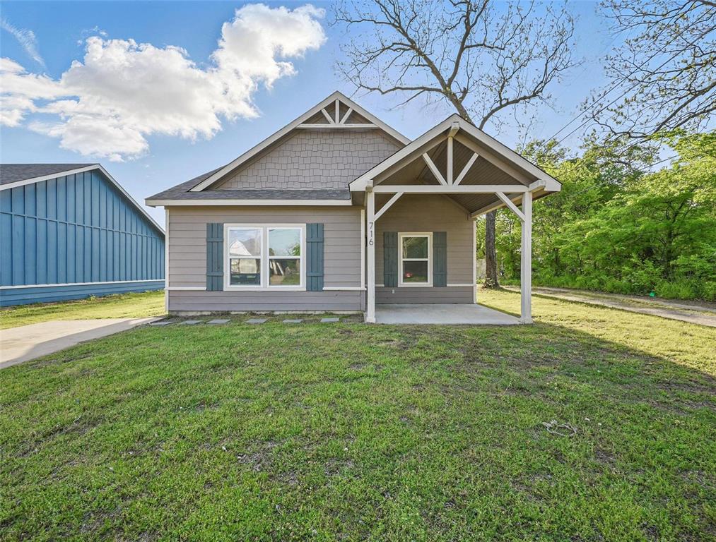 716 N Houston Avenue Property Photo
