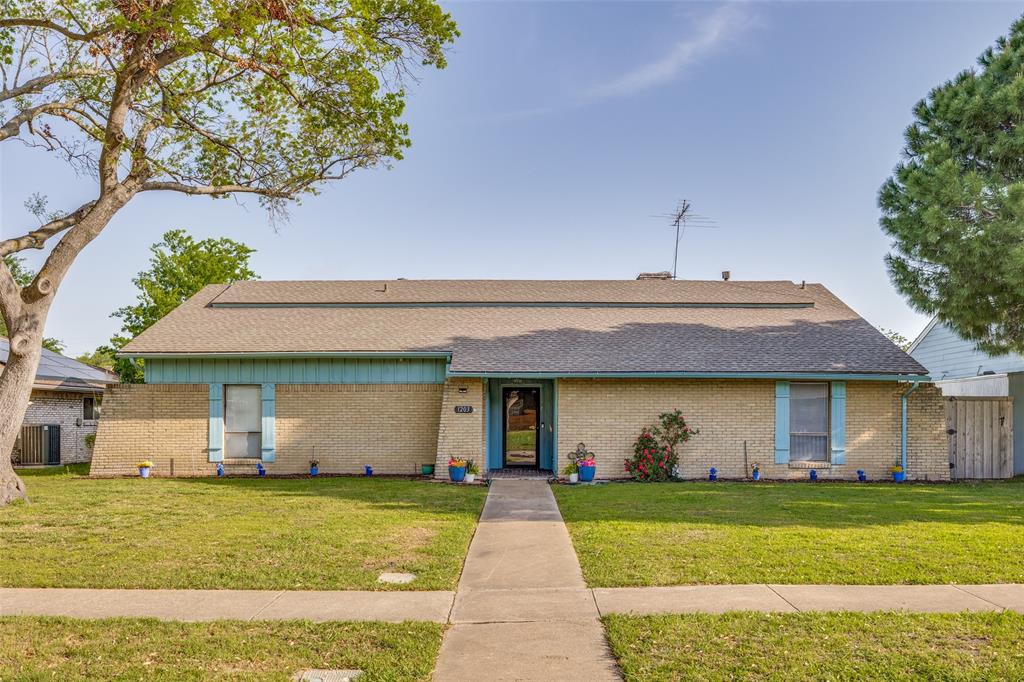 1203 Edgewood Drive Property Photo 1