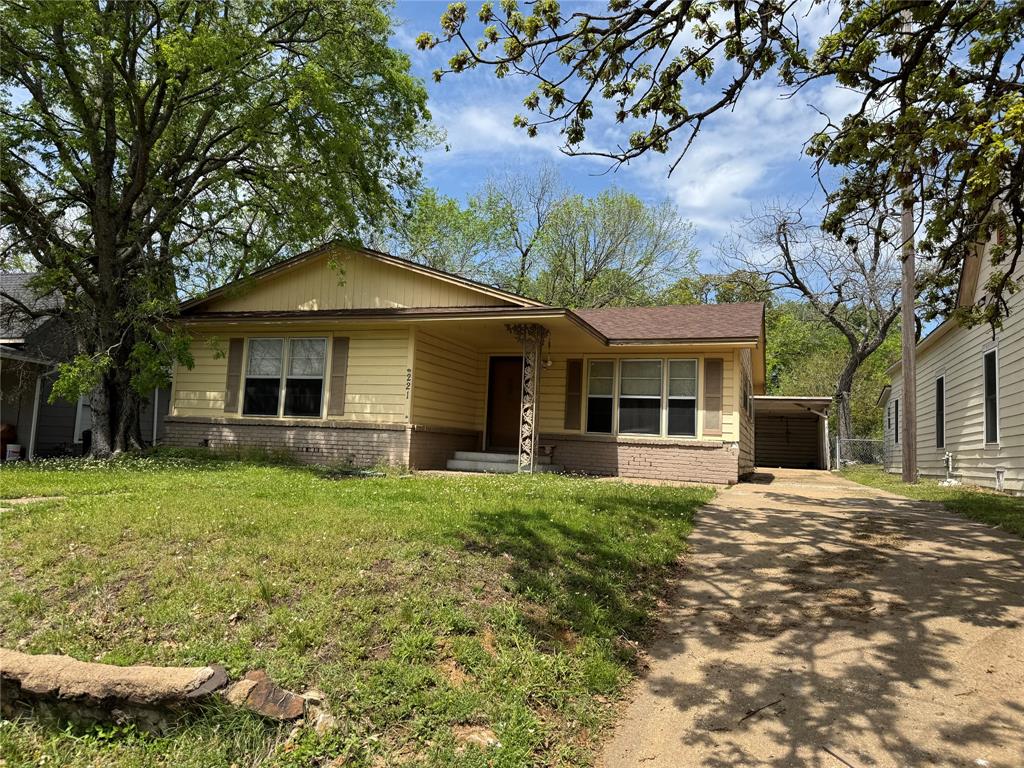 221 W Monterey Street Property Photo