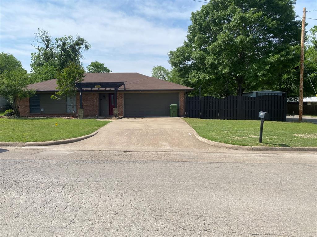 600 E Elm Street Property Photo