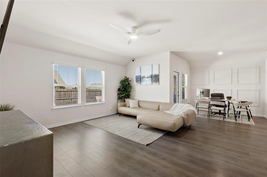 400 Saddle Club Way Property Photo 8