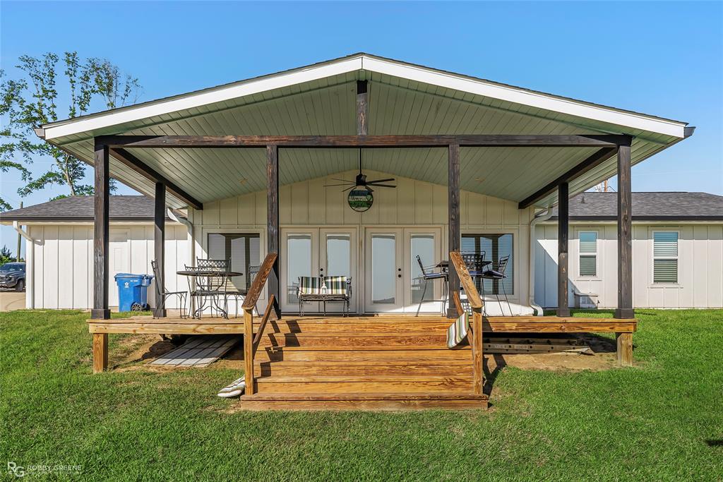 1615 Airport Loop Property Photo 1