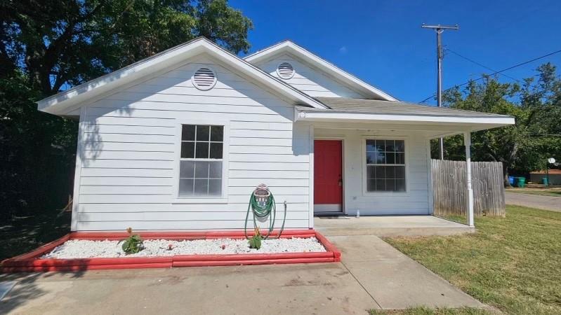 701 E College Street Property Photo