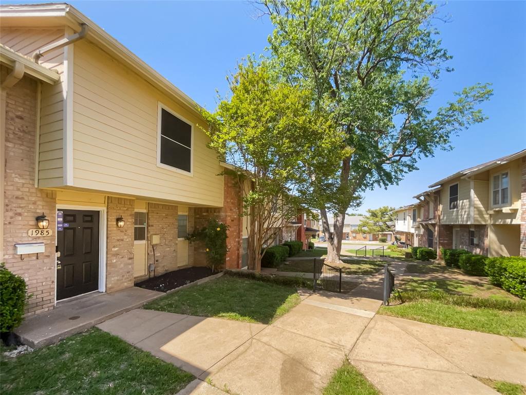 1985 Shorewood Drive Property Photo