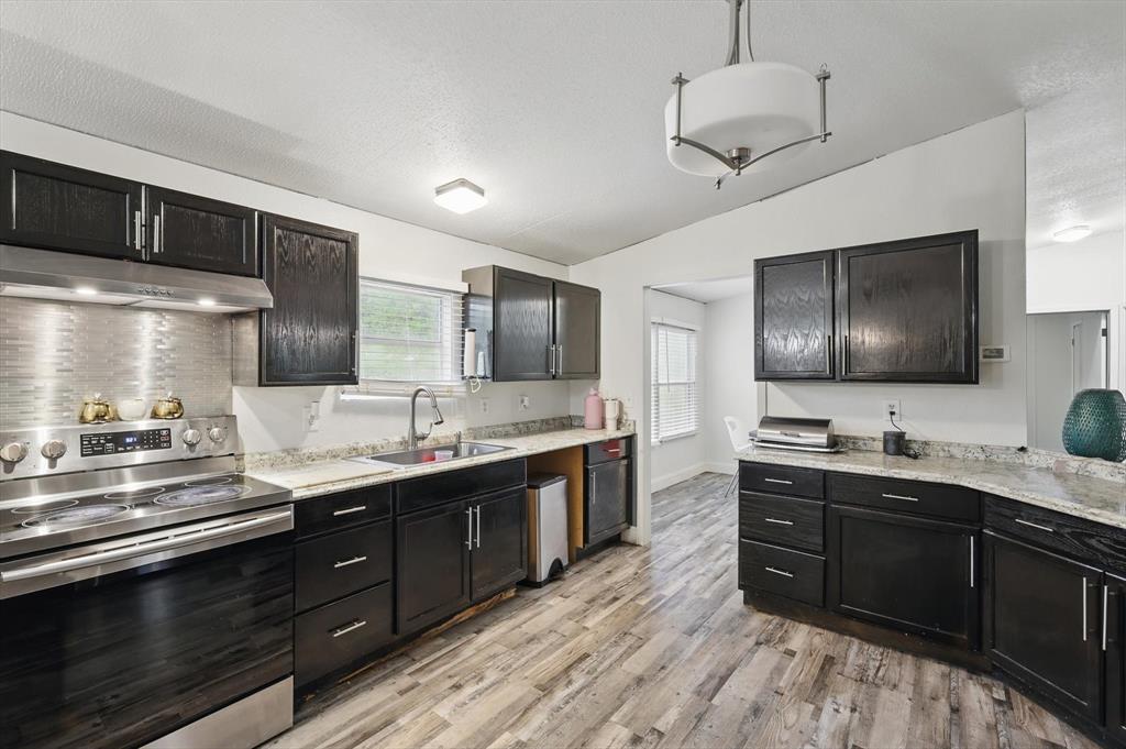 217 Country Side Court Property Photo