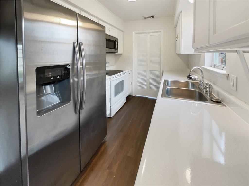 2717 Moonriver Lane Property Photo 6