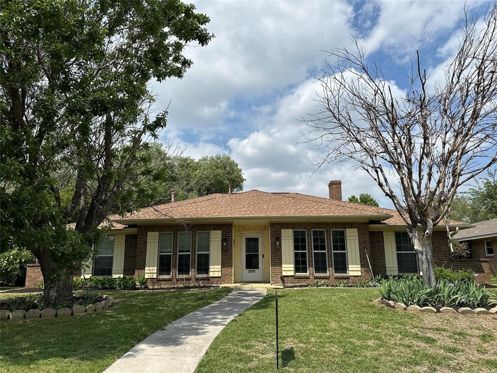 2019 Mistletoe Dr Property Photo 1