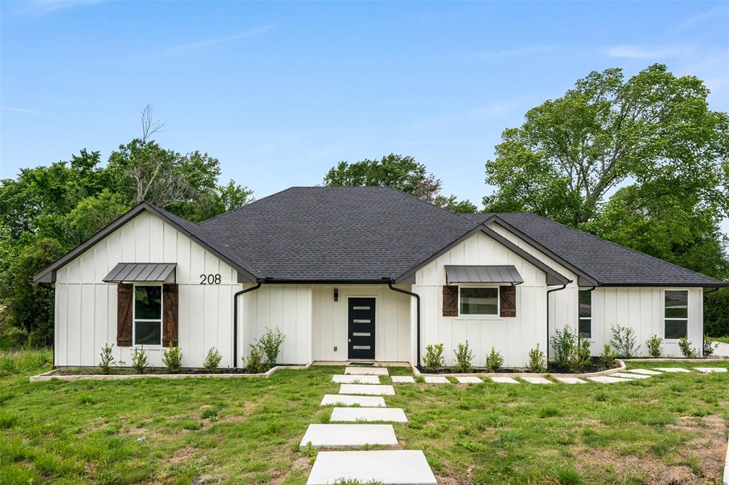208 Splitrail Drive Property Photo 1