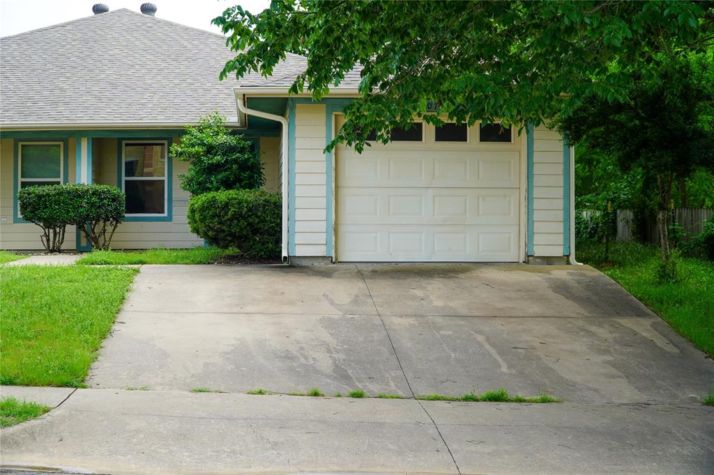 207 W Hillcrest Street Property Photo