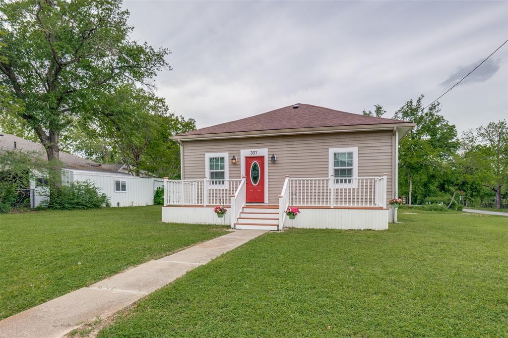 307 E Oak Street Property Photo
