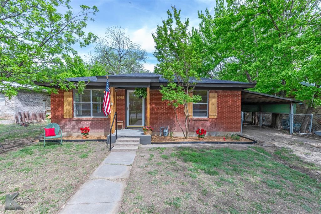 521 Oak Street Property Photo