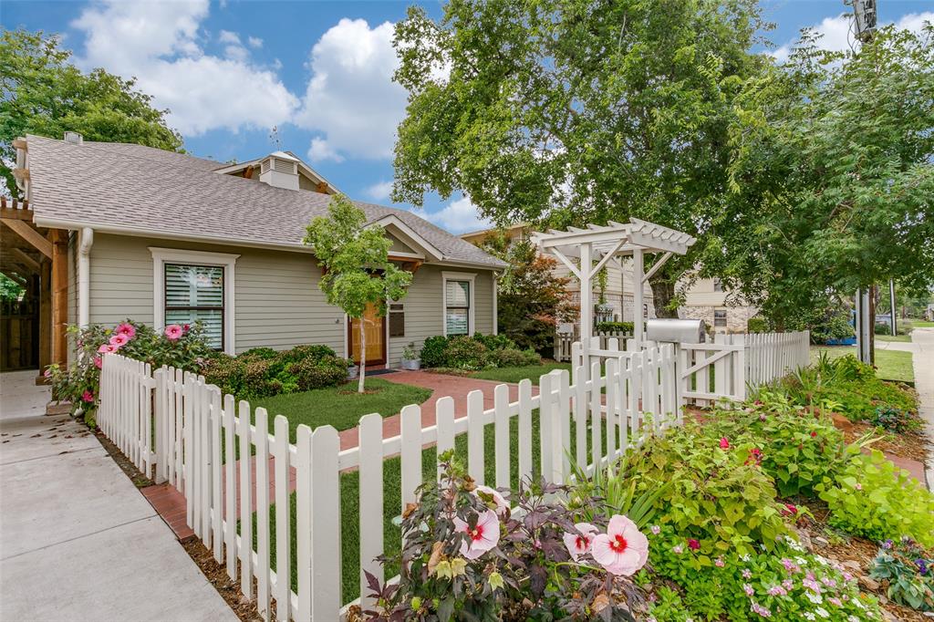 713 E Texas Street Property Photo