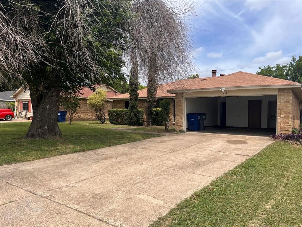 919 Cresthaven Drive Property Photo