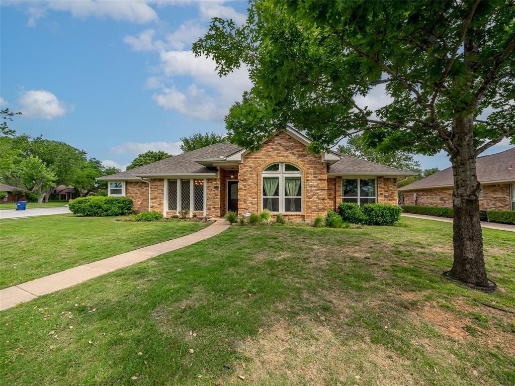 2516 Pepper Tree Circle Property Photo 1