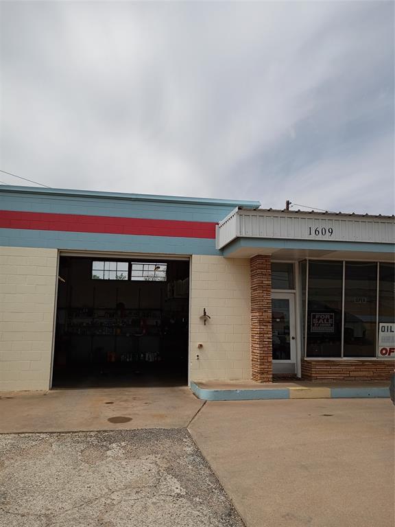 1609 Broadway Street Property Photo