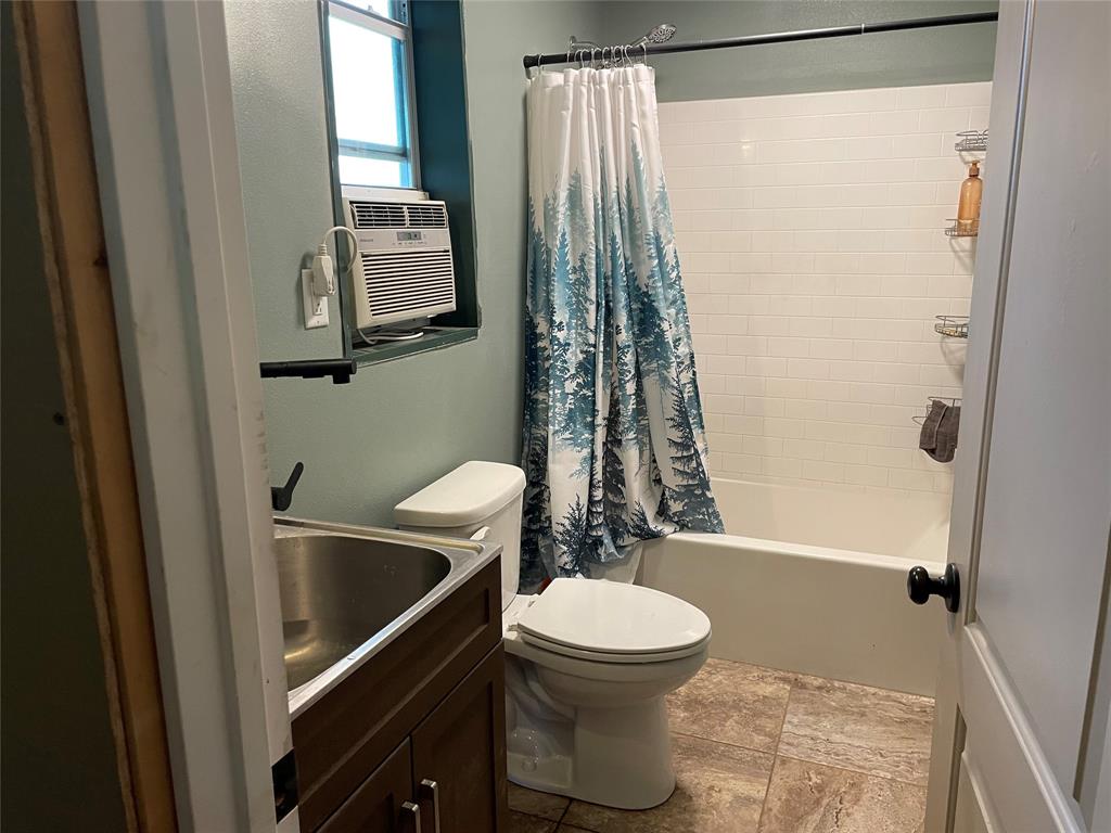 677 Chandler Street Property Photo 6