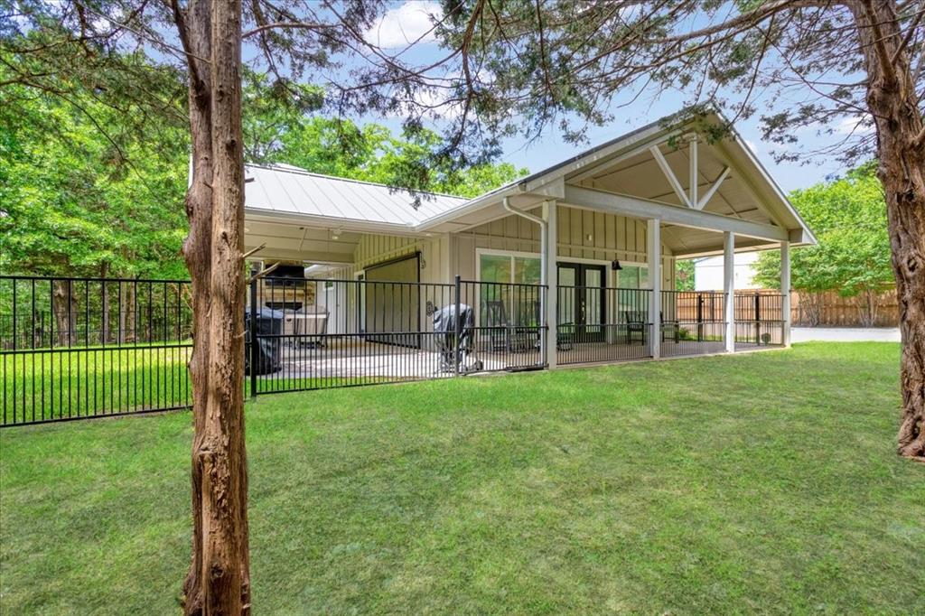 10 Holland Street Property Photo