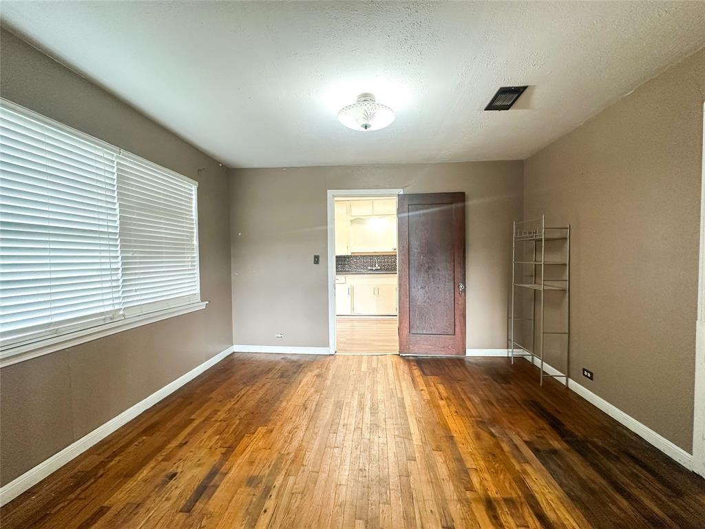407 Bremond Street Property Photo 7