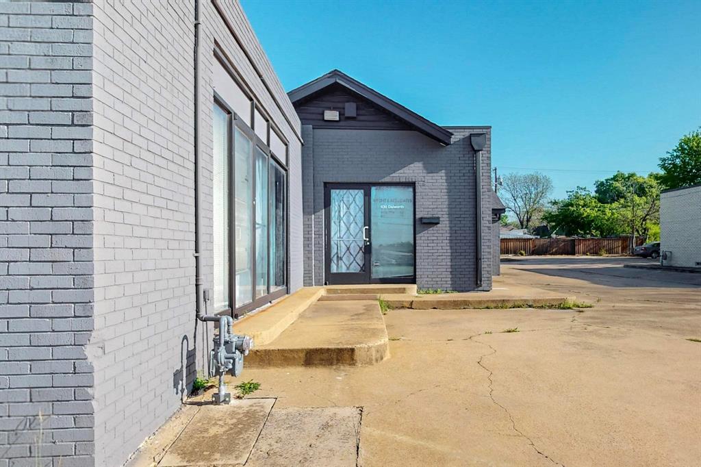 630 Dalworth Street Property Photo 4