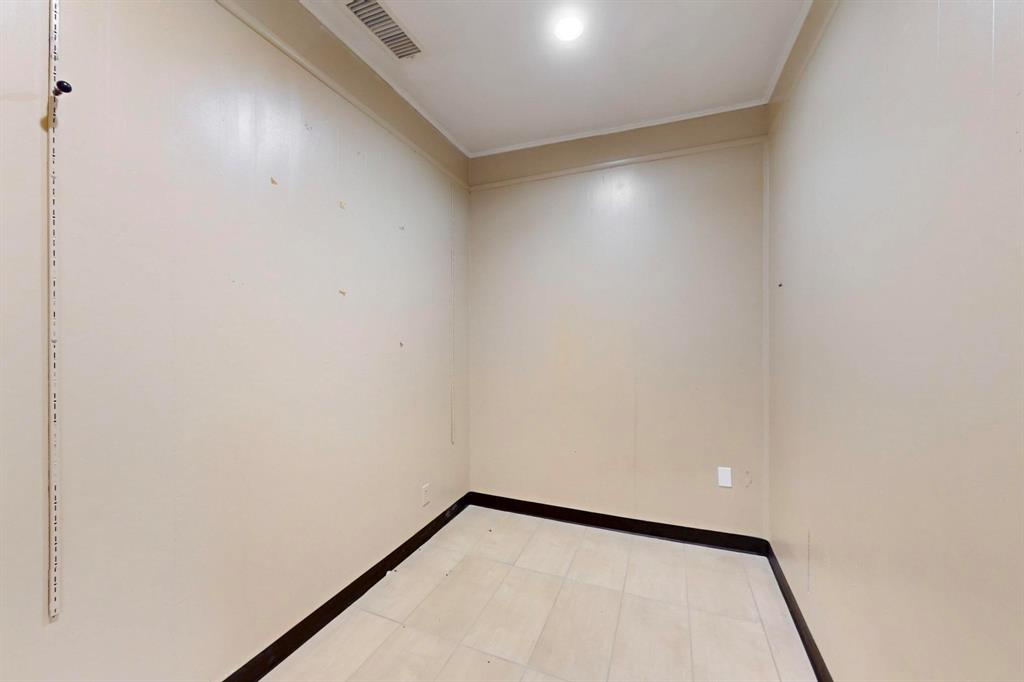 630 Dalworth Street Property Photo 27