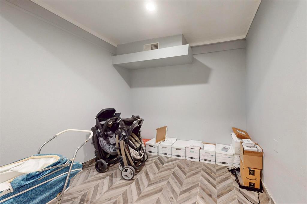 630 Dalworth Street Property Photo 35